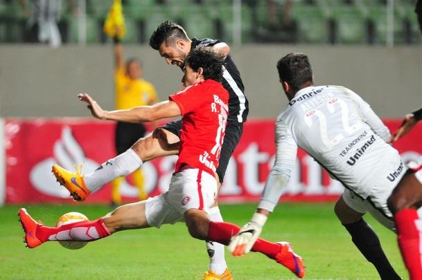 Imagens do jogo entre Atltico e Internacional, no Independncia, pela Copa Libertadores