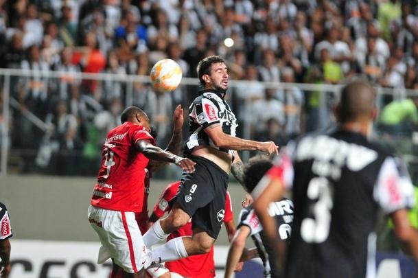 Imagens do jogo entre Atltico e Internacional, no Independncia, pela Copa Libertadores