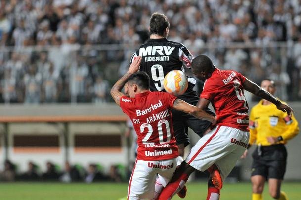 Imagens do jogo entre Atltico e Internacional, no Independncia, pela Copa Libertadores