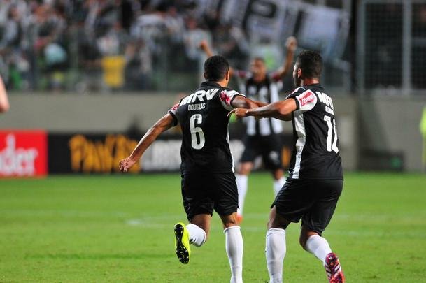 Imagens do jogo entre Atltico e Internacional, no Independncia, pela Copa Libertadores