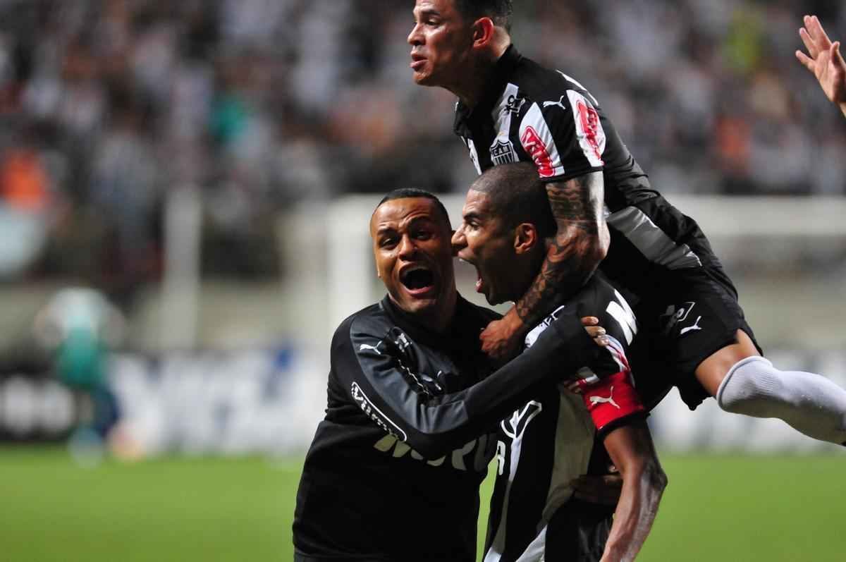 Imagens do jogo entre Atltico e Internacional, no Independncia, pela Copa Libertadores