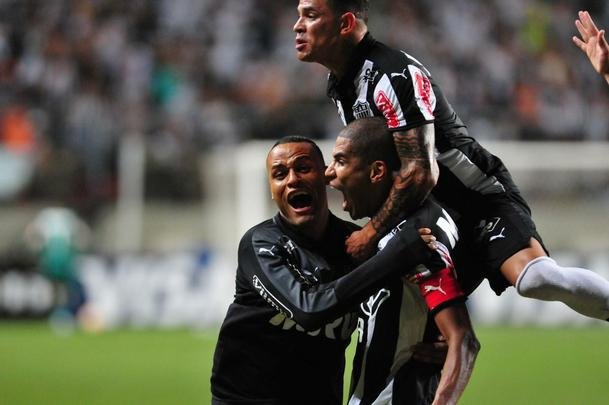 Imagens do jogo entre Atltico e Internacional, no Independncia, pela Copa Libertadores