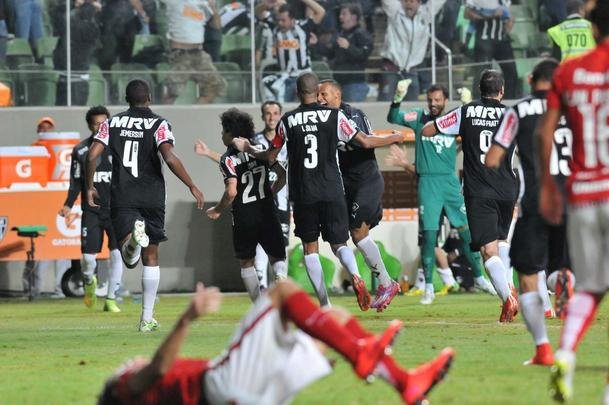 Imagens do jogo entre Atltico e Internacional, no Independncia, pela Copa Libertadores