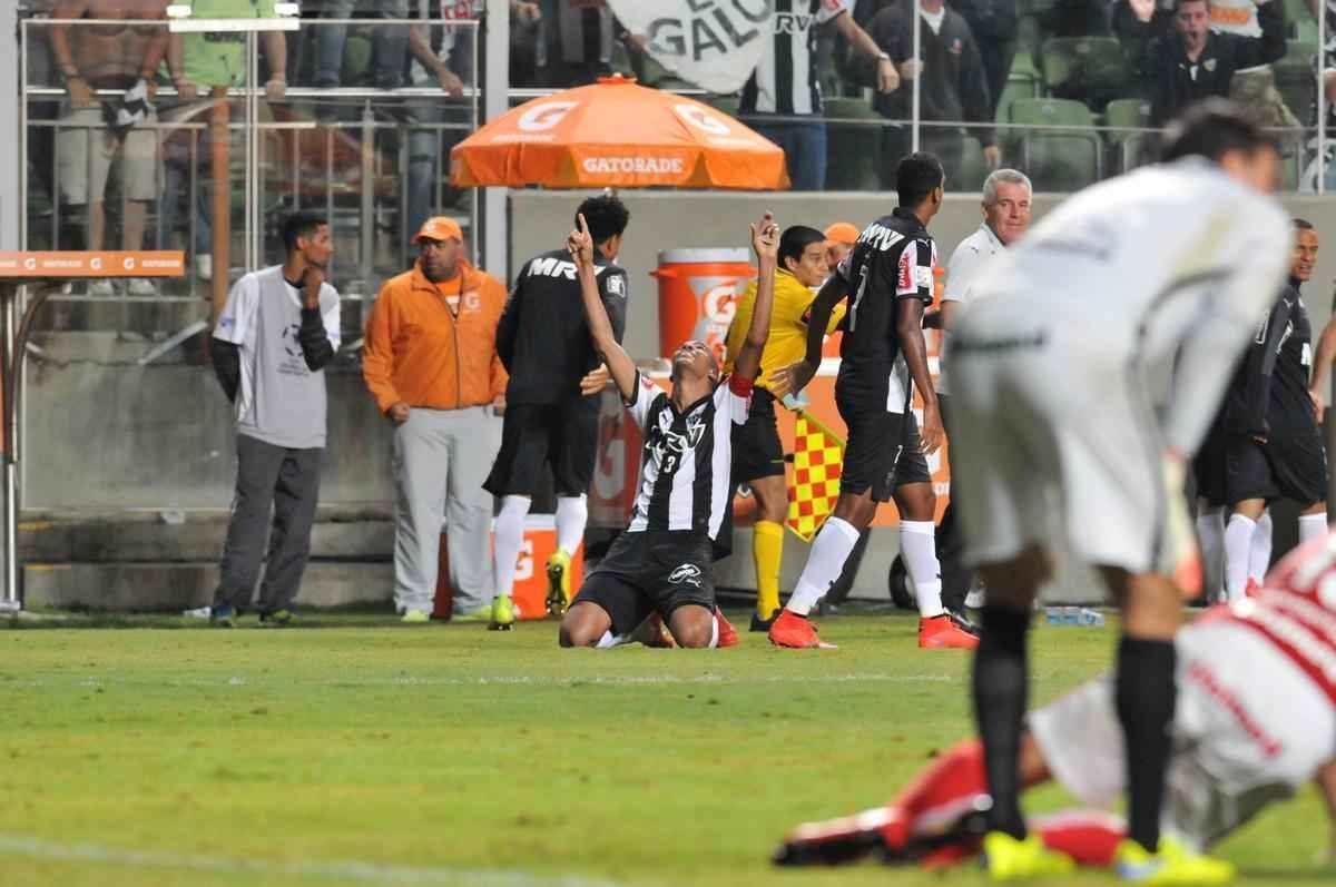 Imagens do jogo entre Atltico e Internacional, no Independncia, pela Copa Libertadores