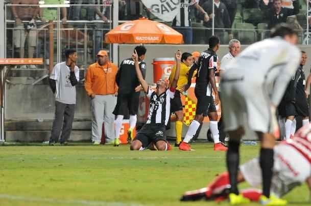 Imagens do jogo entre Atltico e Internacional, no Independncia, pela Copa Libertadores