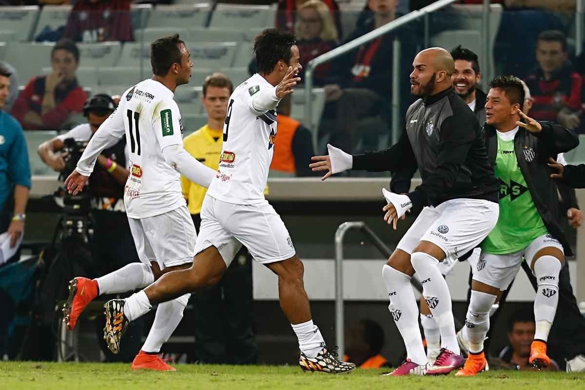 Tupi  derrotado pelo Atltico-PR por 2 a 1 em Curitiba, mas avana na Copa do Brasil