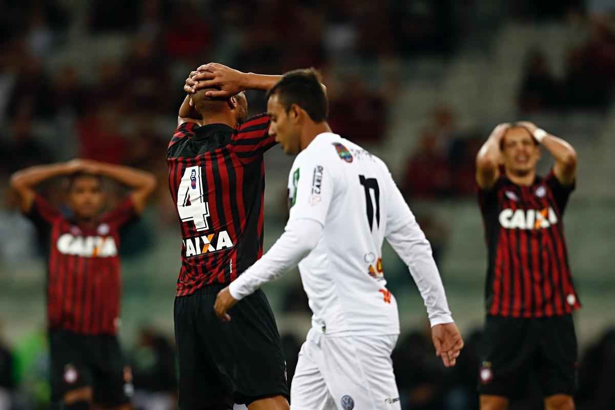 Tupi  derrotado pelo Atltico-PR por 2 a 1 em Curitiba, mas avana na Copa do Brasil