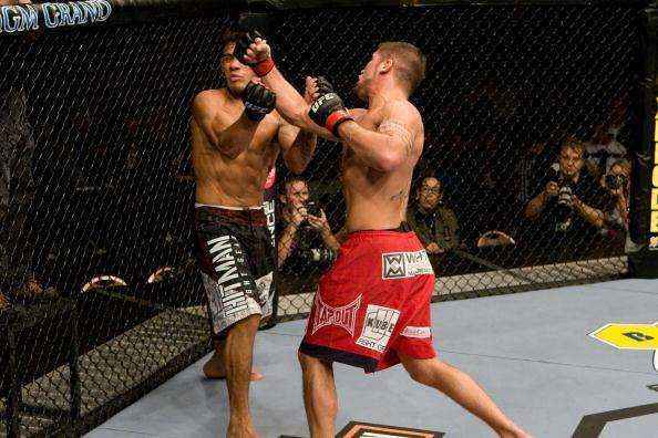 Rafael dos Anjos estreou no UFC na edio 91 com derrota por nocaute para Jeremy Stephens no terceiro round
