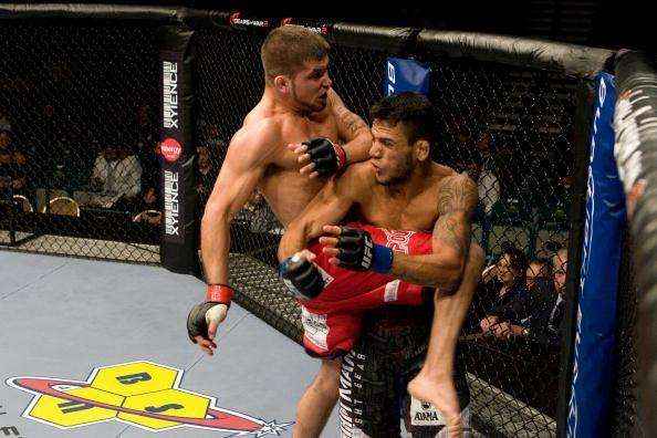 Rafael dos Anjos estreou no UFC na edio 91 com derrota por nocaute para Jeremy Stephens no terceiro round