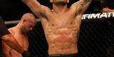 A ltima vitria da srie aconteceu contra o top Donald Cerrone, tambm por deciso unnime