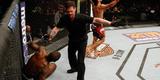 Rafael dos Anjos se reabilitou com a vitria por nocaute no segundo round contra Jason High