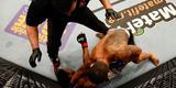 Rafael dos Anjos enfrentou na sequncia o ex-campeo da diviso, Ben Henderson, e venceu por nocaute no primeiro round