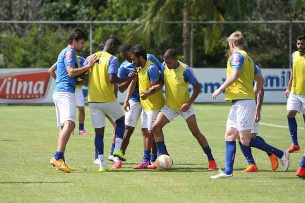 Tcnico Marcelo Oliveira fez um treino ttico fechado na Toca da Raposa II e no mostrou o time que enfrentar o So Paulo. Jornalistas acompanharam apenas atividade recreativa.