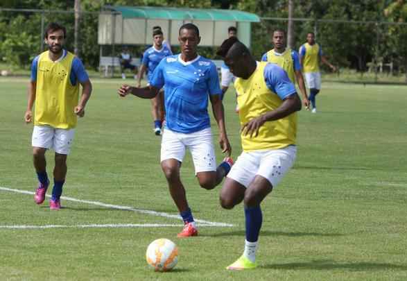Tcnico Marcelo Oliveira fez um treino ttico fechado na Toca da Raposa II e no mostrou o time que enfrentar o So Paulo. Jornalistas acompanharam apenas atividade recreativa.