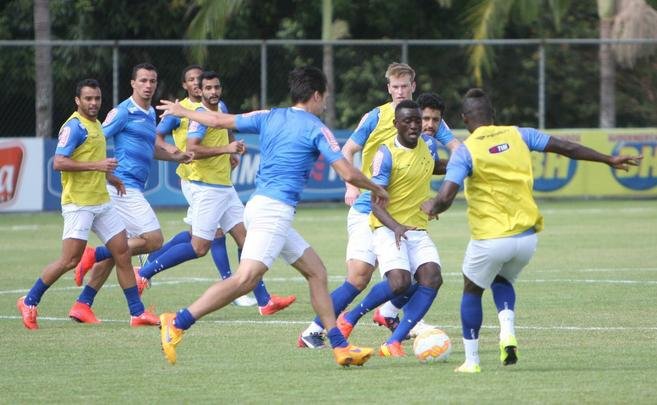 Tcnico Marcelo Oliveira fez um treino ttico fechado na Toca da Raposa II e no mostrou o time que enfrentar o So Paulo. Jornalistas acompanharam apenas atividade recreativa.