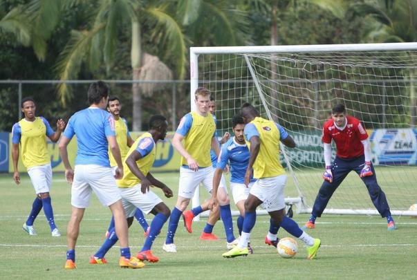 Tcnico Marcelo Oliveira fez um treino ttico fechado na Toca da Raposa II e no mostrou o time que enfrentar o So Paulo. Jornalistas acompanharam apenas atividade recreativa.