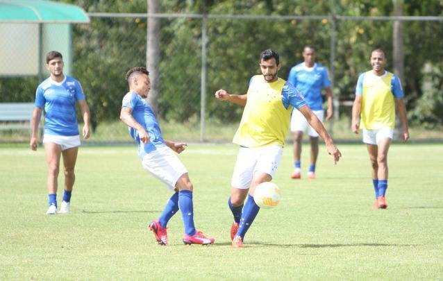 Tcnico Marcelo Oliveira fez um treino ttico fechado na Toca da Raposa II e no mostrou o time que enfrentar o So Paulo. Jornalistas acompanharam apenas atividade recreativa.