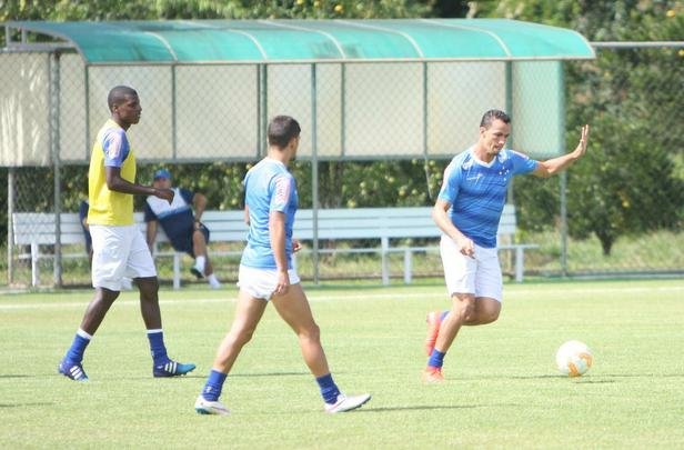 Tcnico Marcelo Oliveira fez um treino ttico fechado na Toca da Raposa II e no mostrou o time que enfrentar o So Paulo. Jornalistas acompanharam apenas atividade recreativa.