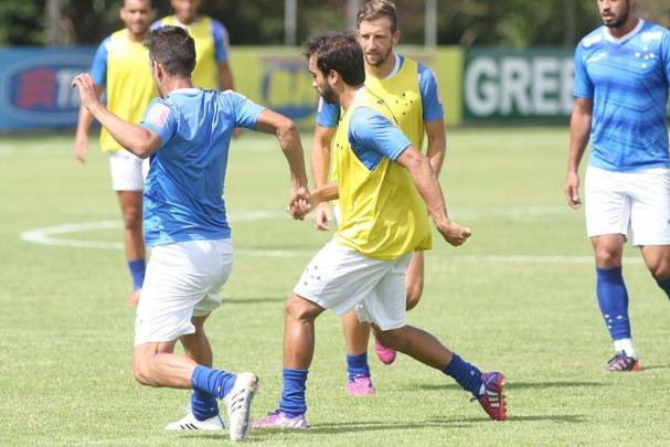 Tcnico Marcelo Oliveira fez um treino ttico fechado na Toca da Raposa II e no mostrou o time que enfrentar o So Paulo. Jornalistas acompanharam apenas atividade recreativa.
