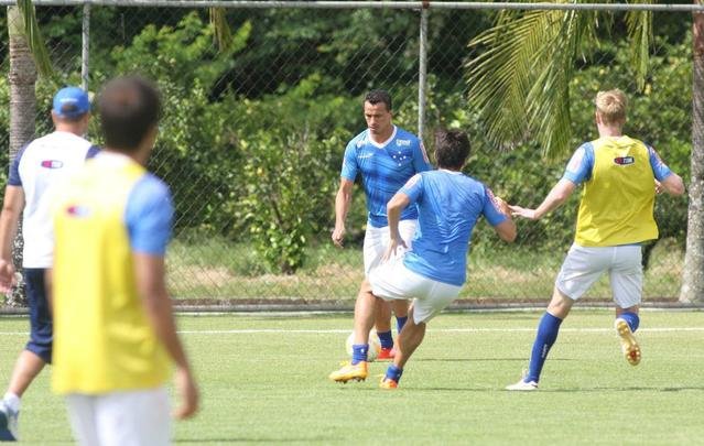 Tcnico Marcelo Oliveira fez um treino ttico fechado na Toca da Raposa II e no mostrou o time que enfrentar o So Paulo. Jornalistas acompanharam apenas atividade recreativa.