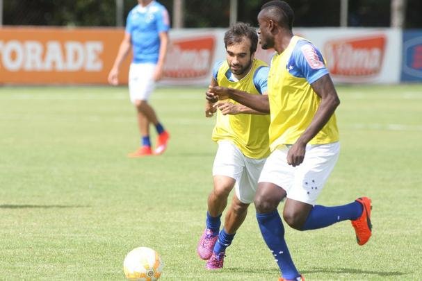 Tcnico Marcelo Oliveira fez um treino ttico fechado na Toca da Raposa II e no mostrou o time que enfrentar o So Paulo. Jornalistas acompanharam apenas atividade recreativa.