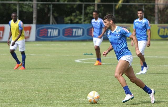Tcnico Marcelo Oliveira fez um treino ttico fechado na Toca da Raposa II e no mostrou o time que enfrentar o So Paulo. Jornalistas acompanharam apenas atividade recreativa.