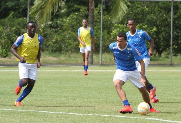 Tcnico Marcelo Oliveira fez um treino ttico fechado na Toca da Raposa II e no mostrou o time que enfrentar o So Paulo. Jornalistas acompanharam apenas atividade recreativa.