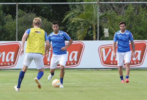 Tcnico Marcelo Oliveira fez um treino ttico fechado na Toca da Raposa II e no mostrou o time que enfrentar o So Paulo. Jornalistas acompanharam apenas atividade recreativa.