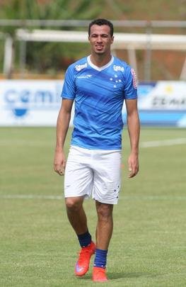 Tcnico Marcelo Oliveira fez um treino ttico fechado na Toca da Raposa II e no mostrou o time que enfrentar o So Paulo. Jornalistas acompanharam apenas atividade recreativa.