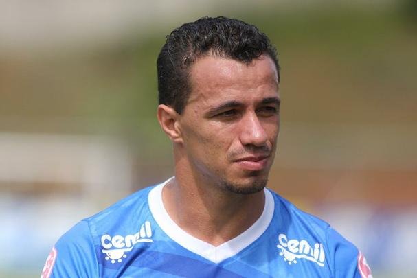 Tcnico Marcelo Oliveira fez um treino ttico fechado na Toca da Raposa II e no mostrou o time que enfrentar o So Paulo. Jornalistas acompanharam apenas atividade recreativa.