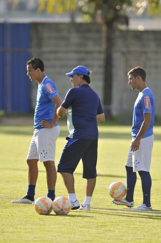 O Cruzeiro vive o momento de maior presso na temporada e precisa dar uma resposta. O jogo vale o semestre de trabalho do clube celeste e pode ser um divisor de guas na confiana do grupo e do tcnico Marcelo Oliveira.