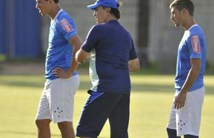 O Cruzeiro vive o momento de maior presso na temporada e precisa dar uma resposta. O jogo vale o semestre de trabalho do clube celeste e pode ser um divisor de guas na confiana do grupo e do tcnico Marcelo Oliveira.