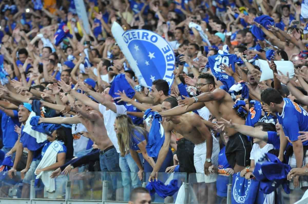 Em meio  desconfiana da torcida no momento instvel, os cruzeirenses que pagaram ingressos para o duelo com o So Paulo so aqueles que esto dispostos a apoiar o clube durante os 90 minutos.