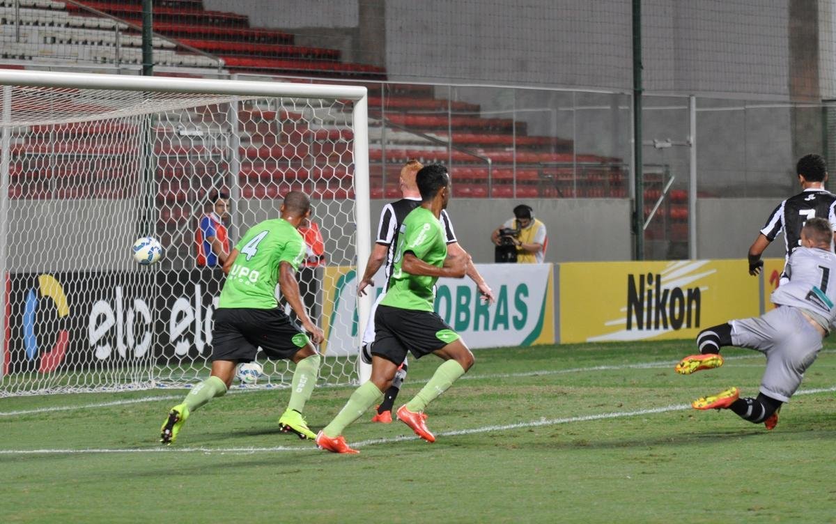 Fotos da partida entre Amrica e Cear, no Independncia, pela segunda fase da Copa do Brasil