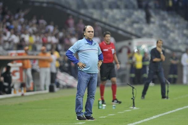 Imagens do primeiro tempo do duelo entre Cruzeiro e So Paulo, no Mineiro