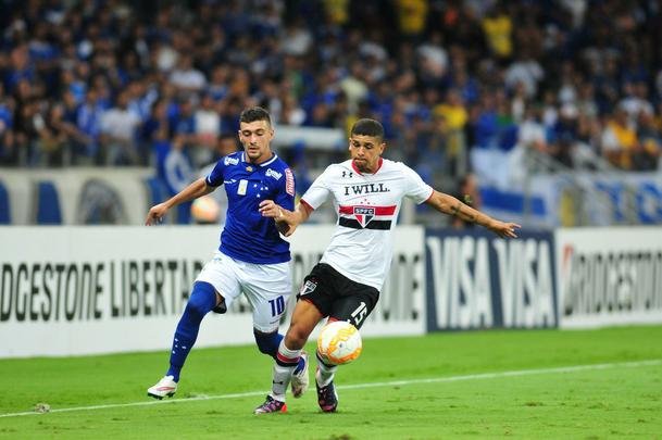 Imagens do segundo tempo do duelo entre Cruzeiro e So Paulo, no Mineiro
