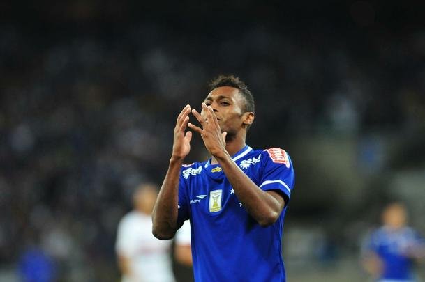 Imagens do segundo tempo do duelo entre Cruzeiro e So Paulo, no Mineiro