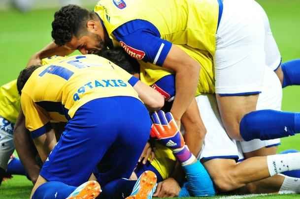 Fbio pegou dois pnaltis, Gabriel Xavier converteu ltima cobrana celeste e torcida foi ao delrio com a classificao do Cruzeiro s quartas de final da Copa Libertadores sobre o So Paulo, no Mineiro