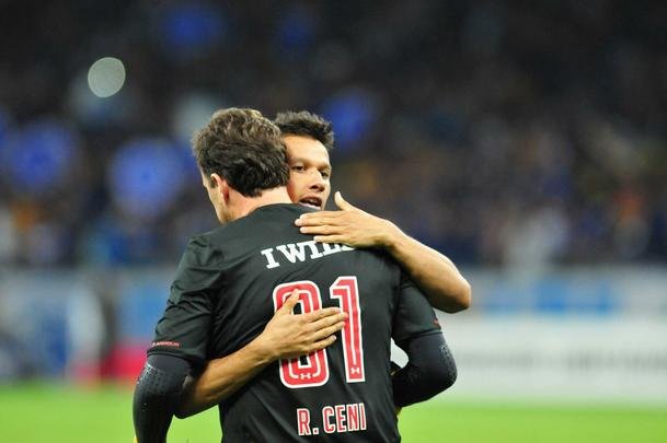 Fbio pegou dois pnaltis, Gabriel Xavier converteu ltima cobrana celeste e torcida foi ao delrio com a classificao do Cruzeiro s quartas de final da Copa Libertadores sobre o So Paulo, no Mineiro