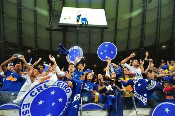 Fbio pegou dois pnaltis, Gabriel Xavier converteu ltima cobrana celeste e torcida foi ao delrio com a classificao do Cruzeiro s quartas de final da Copa Libertadores sobre o So Paulo, no Mineiro