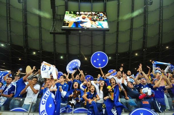 Fbio pegou dois pnaltis, Gabriel Xavier converteu ltima cobrana celeste e torcida foi ao delrio com a classificao do Cruzeiro s quartas de final da Copa Libertadores sobre o So Paulo, no Mineiro