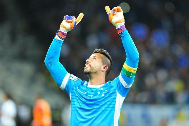 Fbio pegou dois pnaltis, Gabriel Xavier converteu ltima cobrana celeste e torcida foi ao delrio com a classificao do Cruzeiro s quartas de final da Copa Libertadores sobre o So Paulo, no Mineiro