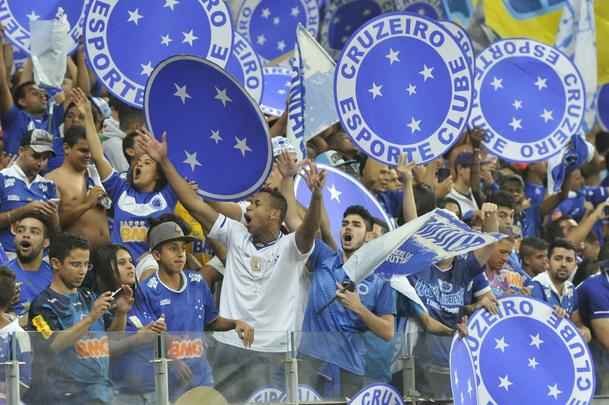Fbio pegou dois pnaltis, Gabriel Xavier converteu ltima cobrana celeste e torcida foi ao delrio com a classificao do Cruzeiro s quartas de final da Copa Libertadores sobre o So Paulo, no Mineiro