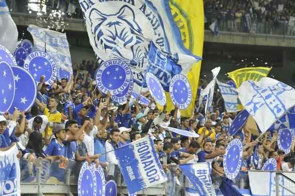 Fbio pegou dois pnaltis, Gabriel Xavier converteu ltima cobrana celeste e torcida foi ao delrio com a classificao do Cruzeiro s quartas de final da Copa Libertadores sobre o So Paulo, no Mineiro