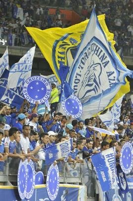 Fbio pegou dois pnaltis, Gabriel Xavier converteu ltima cobrana celeste e torcida foi ao delrio com a classificao do Cruzeiro s quartas de final da Copa Libertadores sobre o So Paulo, no Mineiro
