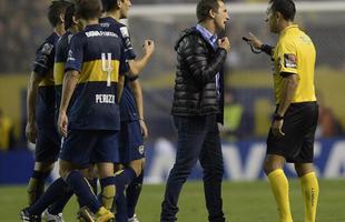 Fotos da enorme confuso no jogo entre Boca Juniors e River Plate, pela Copa Libertadores