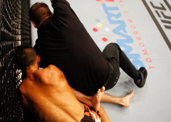 Ning Guangyou venceu Royston Wee por nocaute tcnico no segundo round