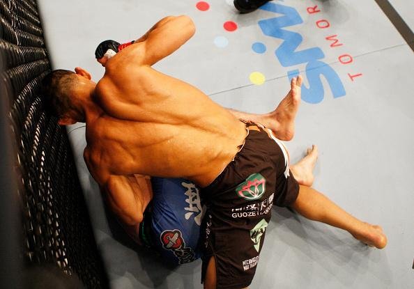 Ning Guangyou venceu Royston Wee por nocaute tcnico no segundo round