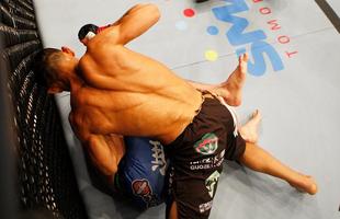 Ning Guangyou venceu Royston Wee por nocaute tcnico no segundo round