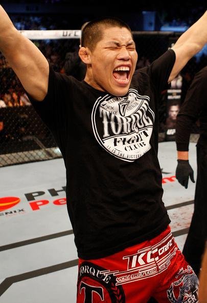 Li Jingliang venceu brasileiro Dhiego Lima por nocaute no primeiro round